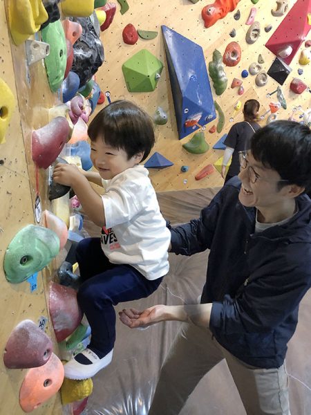 のぼってあそぼ 未就学児のボルダリング体験